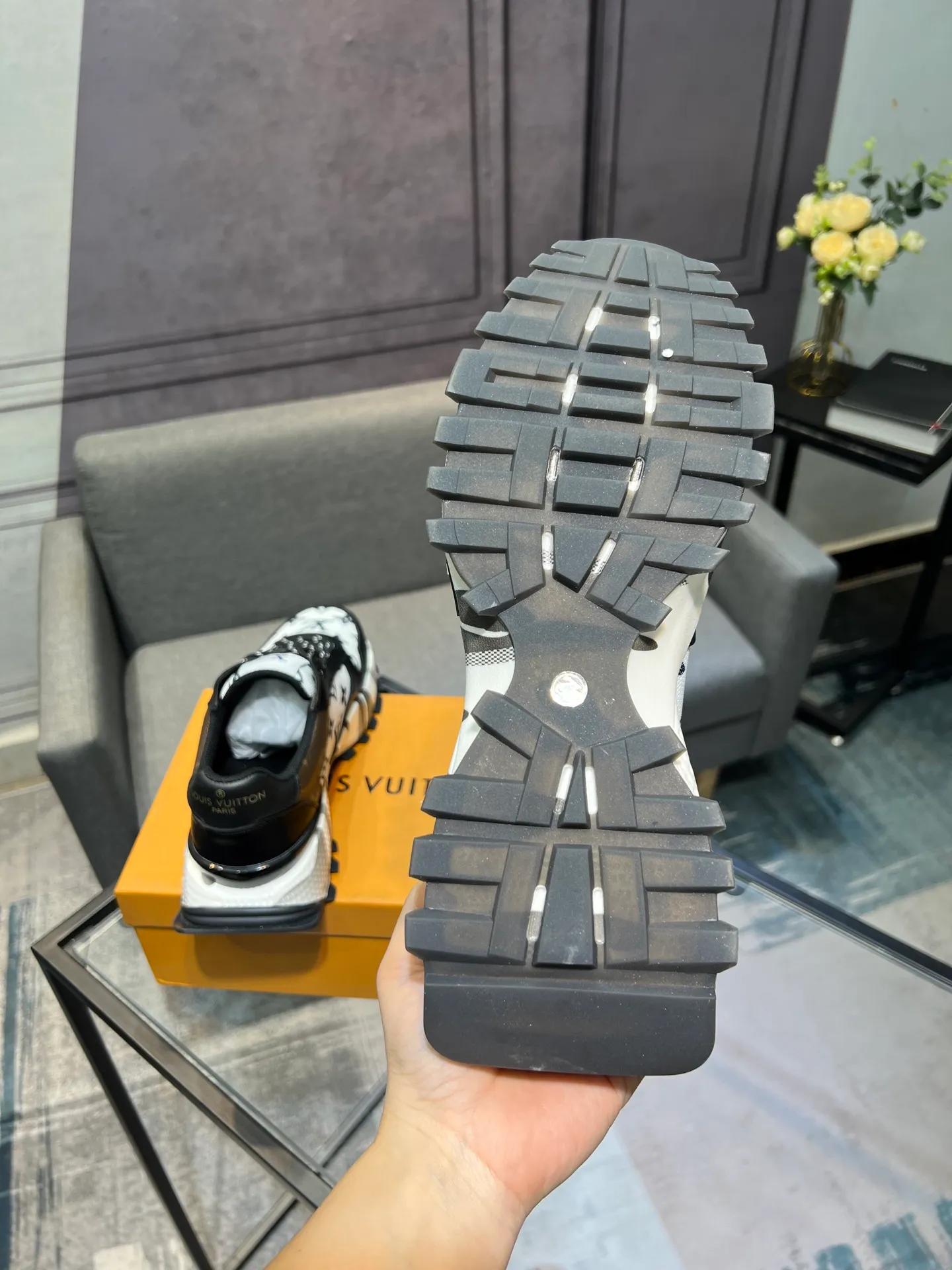 Men's shoes 💰440 [Lv] The latest casual men's shoes, high-quality workmanship, uppers made of cowhide, genuine leather insoles, fashionable rubber outsole, casual and fashionable, high-end quality, code number: 38-44. 45 can be customized and cannot be returned!
